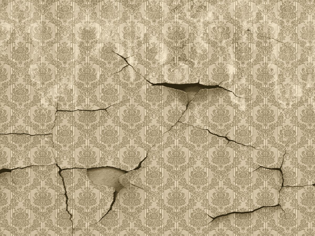 Wallpaper dinding yang retak dan mengelupas akibat ruangan lembap