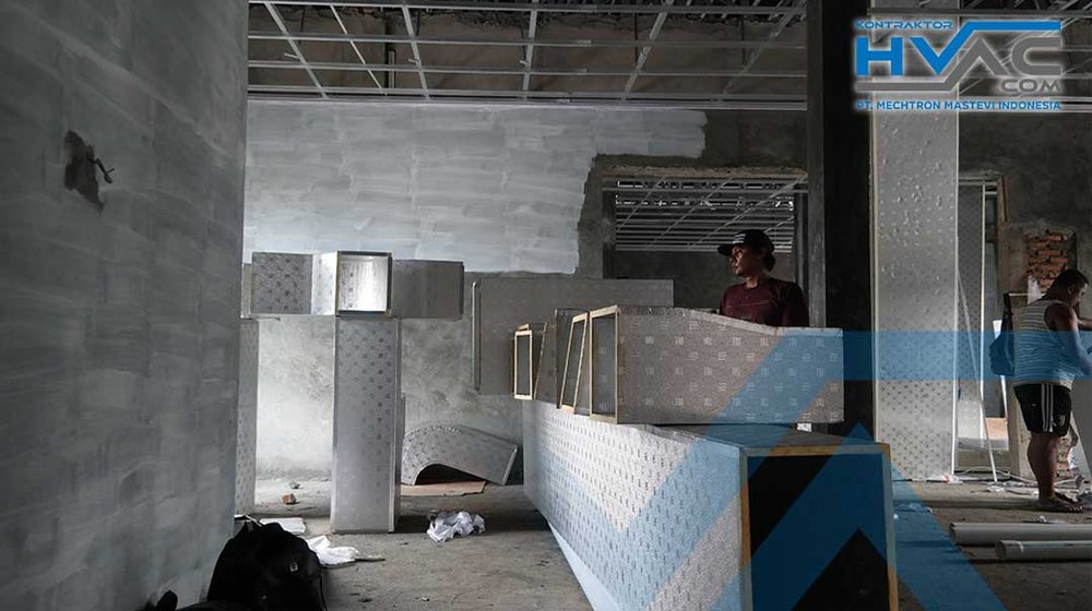 Jalur ducting terpasang rapi di area proyek yang sedang dikerjakan